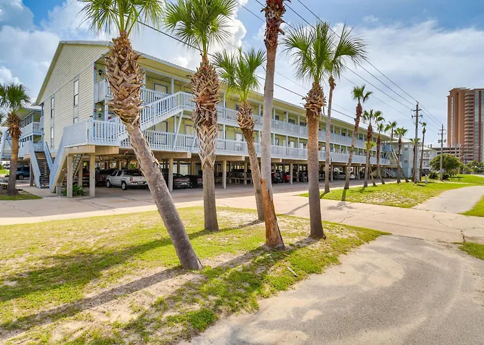 W/ Pool: Walk To Beaches! Holiday home