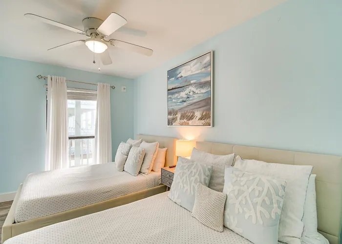 W/ Pool: Walk To Beaches! Holiday home